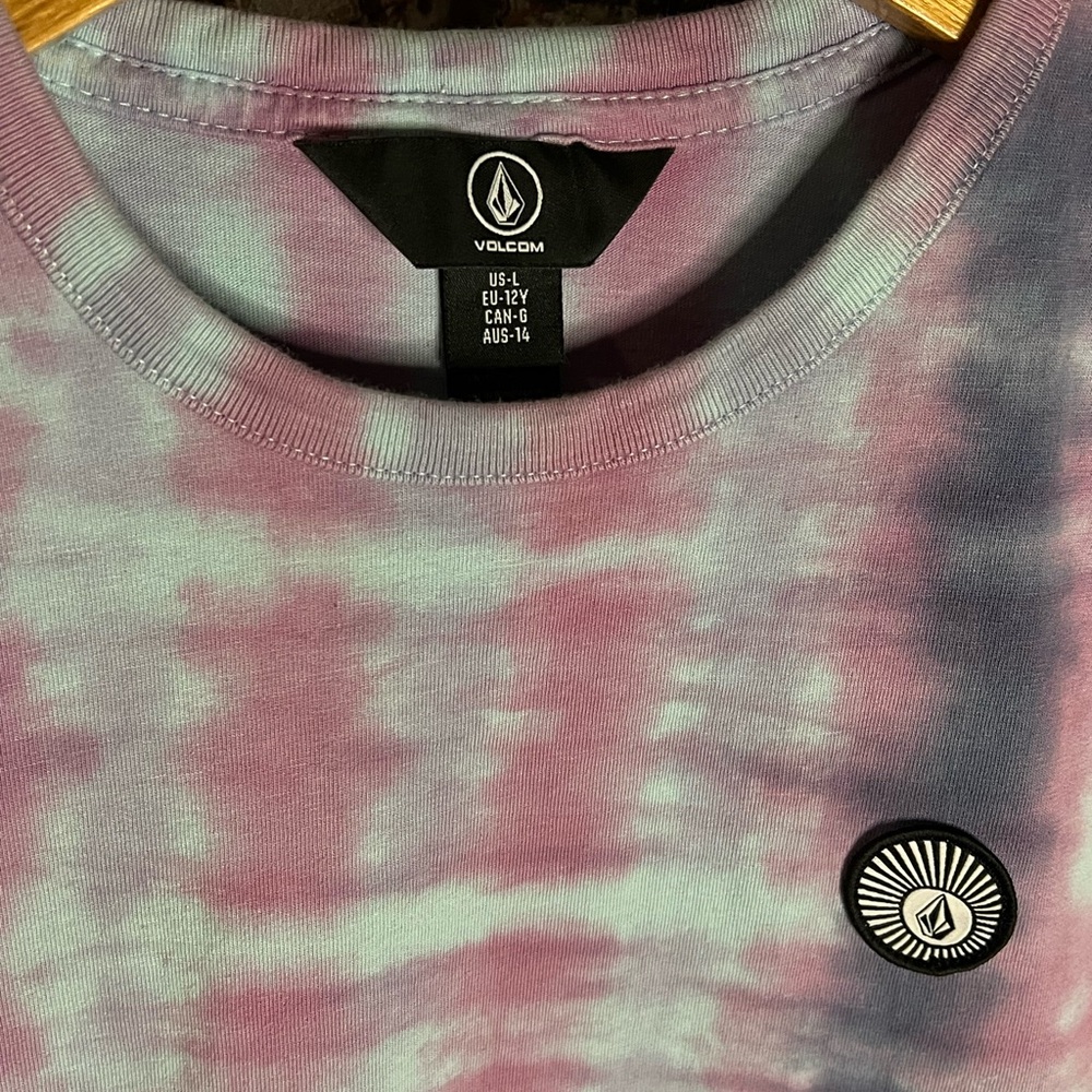 Kids Volcom Tie-Dye Short Sleeve Shirt, Pink & Blue Striped lines, single stitch - Picture 2 of 6
